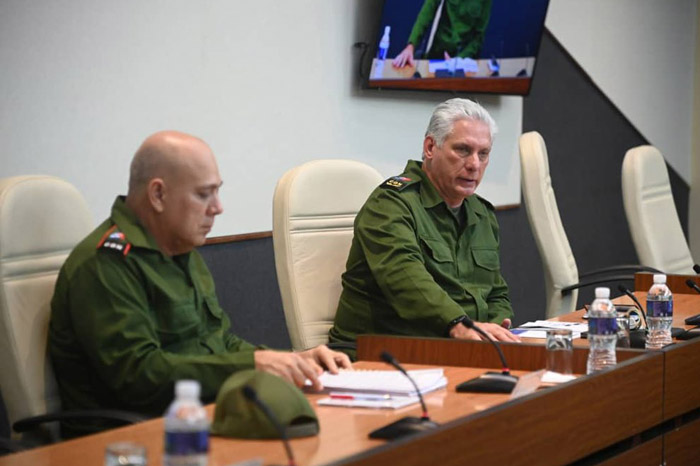 Díaz-Canel: «Estamos en pie y combatiendo» 