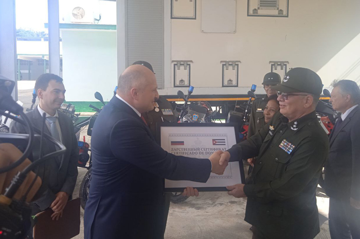 Entregan donativo ruso a bomberos cubanos 