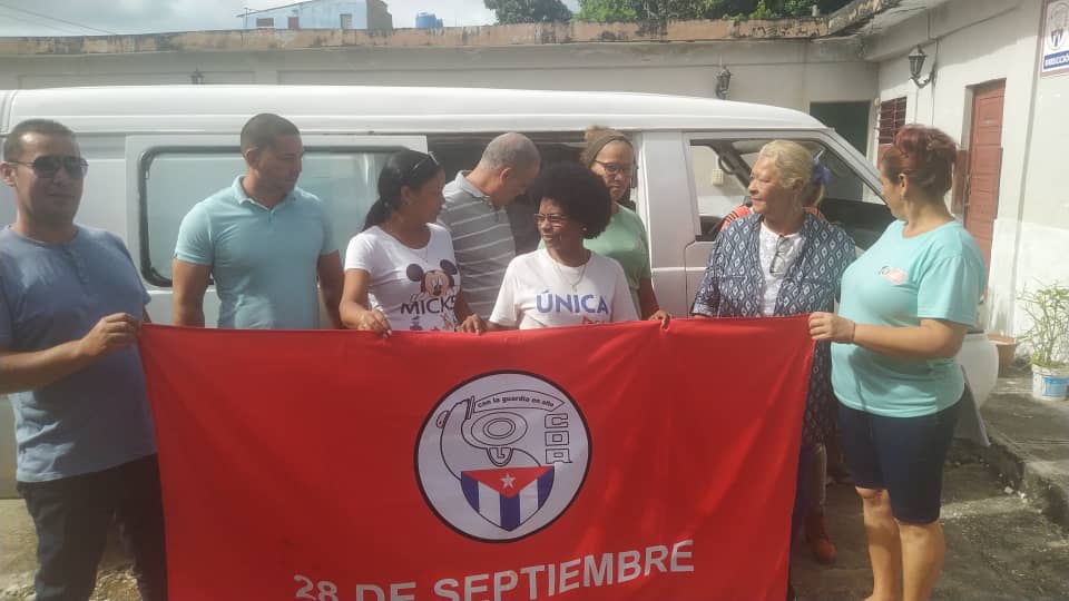 Entregan trabajadores de la delegación territorial del Mintur en Villa Clara amplio donativo de insumos varios que llegará en las próximas horas a la región oriental del país.