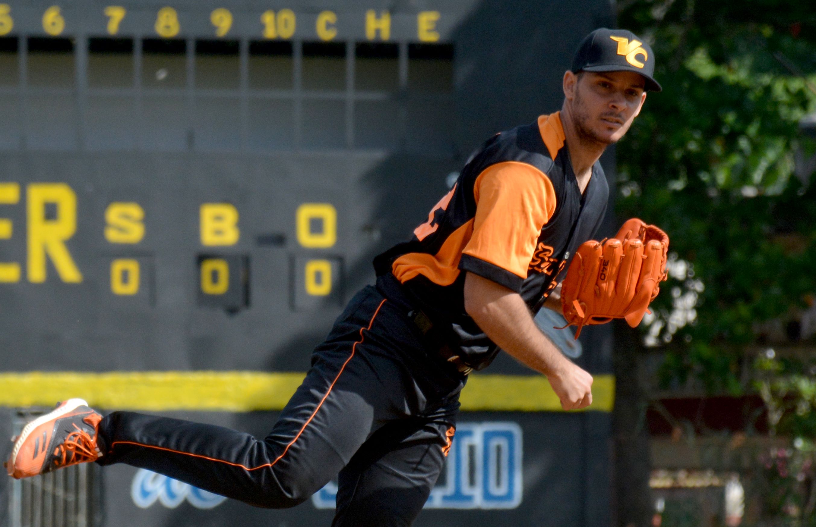 Duelo de históricos por la corona del béisbol provincial 
