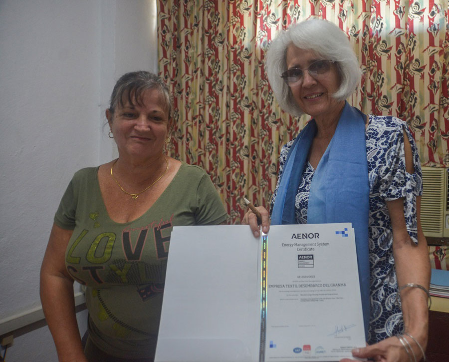 maria-angeles-garcia-directora-mantenimiento Empresa Textil Desembarco del Granma: Ecos de una cita con Fidel