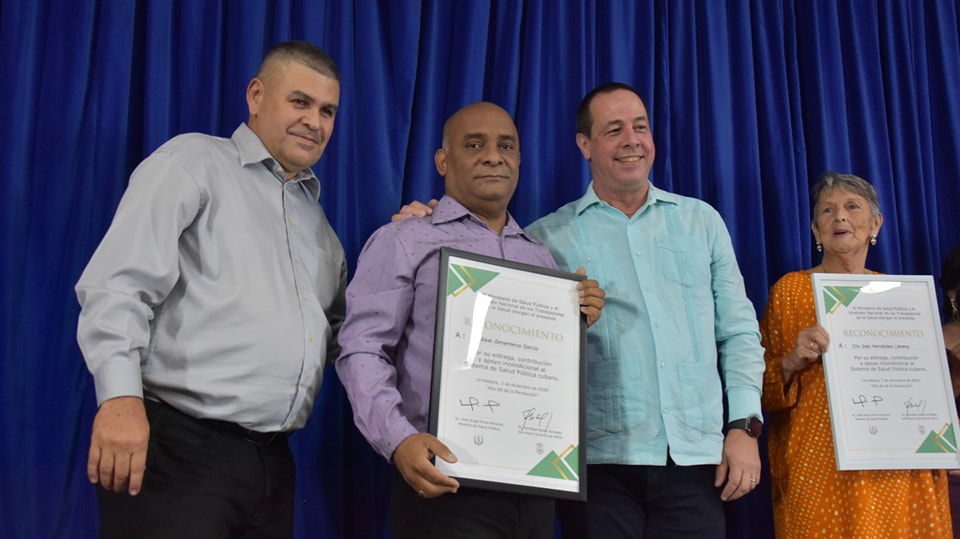Reconocen a destacados profesionales de Salud en Villa Clara