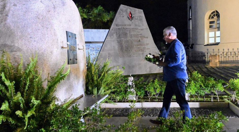 Díaz-Canel rinde tributo al Comandante en Jefe durante visita a Santiago de Cuba 