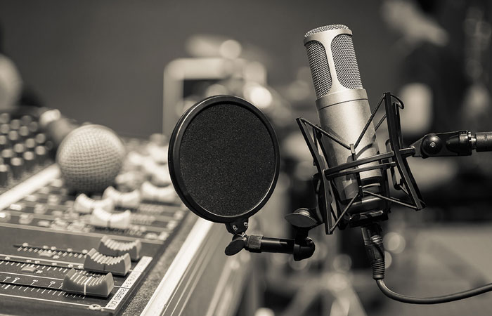 Al pueblo, la radio que él merece