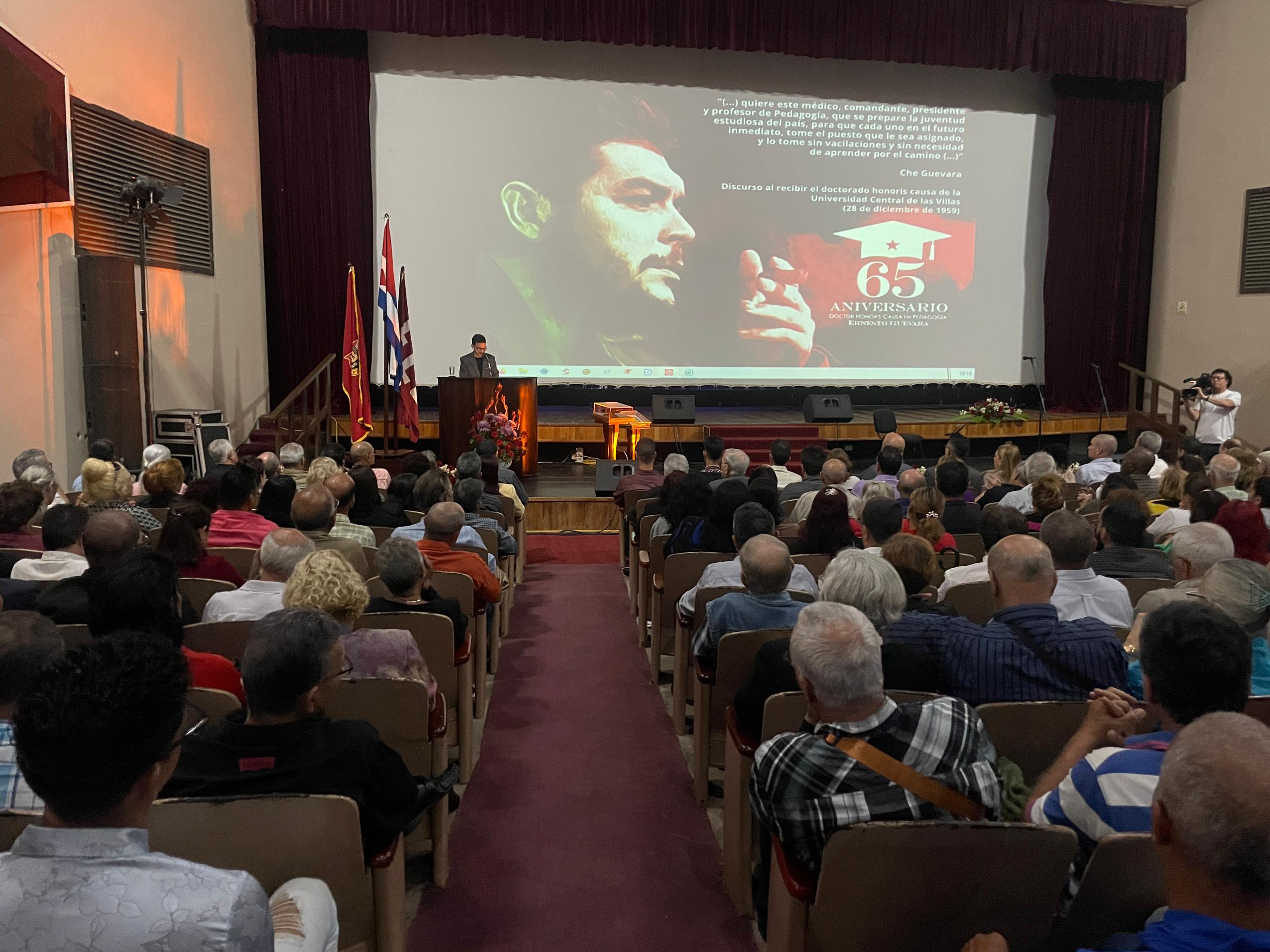 La UCLV recuerda la investidura del Che como Doctor Honoris Causa