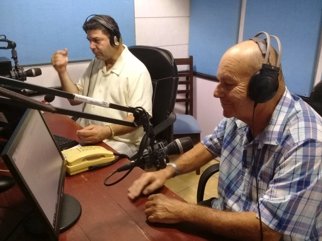 De cumpleaños Radio Placetas, junto a sus oyentes