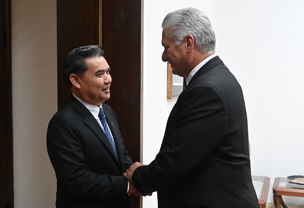 Recibe Presidente cubano a fiscal general de la República Democrática Popular Lao