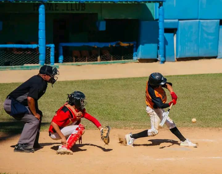Enfrenta Villa Clara a Cienfuegos en nacionales de béisbol Sub 15 y Sub 18 años