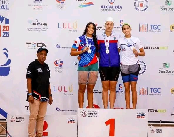 Oro para villaclareña Laurent Estrada en X Abierto de Natación de República Dominicana