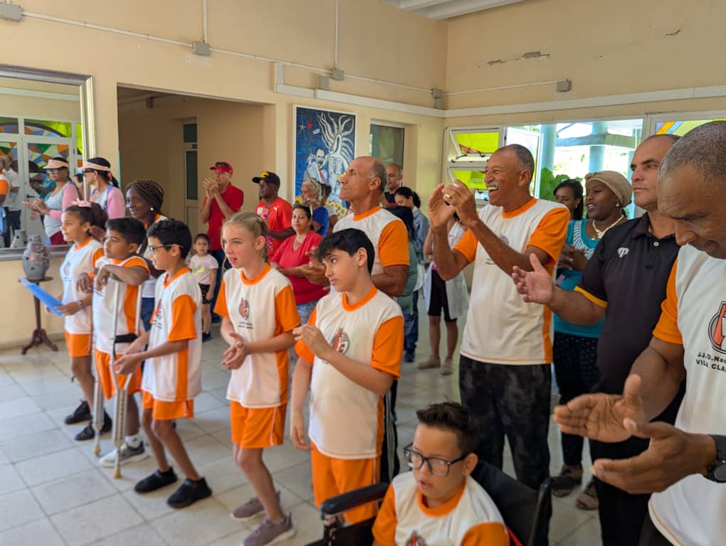 Abanderan delegación de Villa Clara que participará en los Juegos escolares regionales para alumnos con discapacidad físico-motora