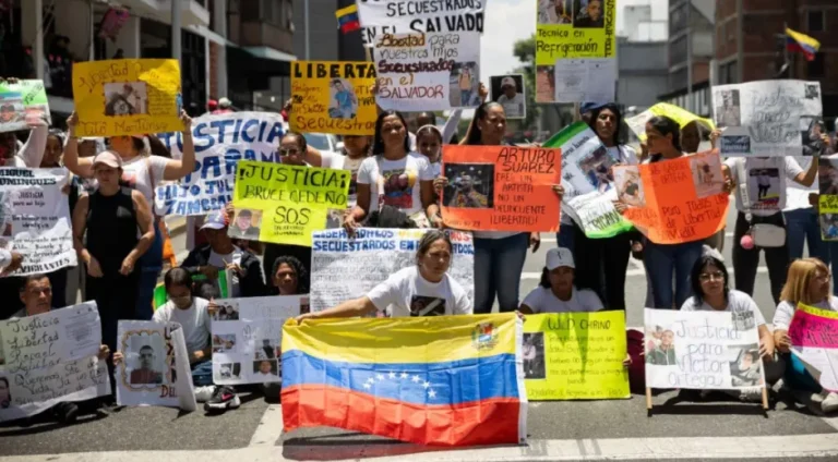 Corte Suprema de Justicia de Estados Unidos ordena suspensión temporal de deportaciones de venezolanos