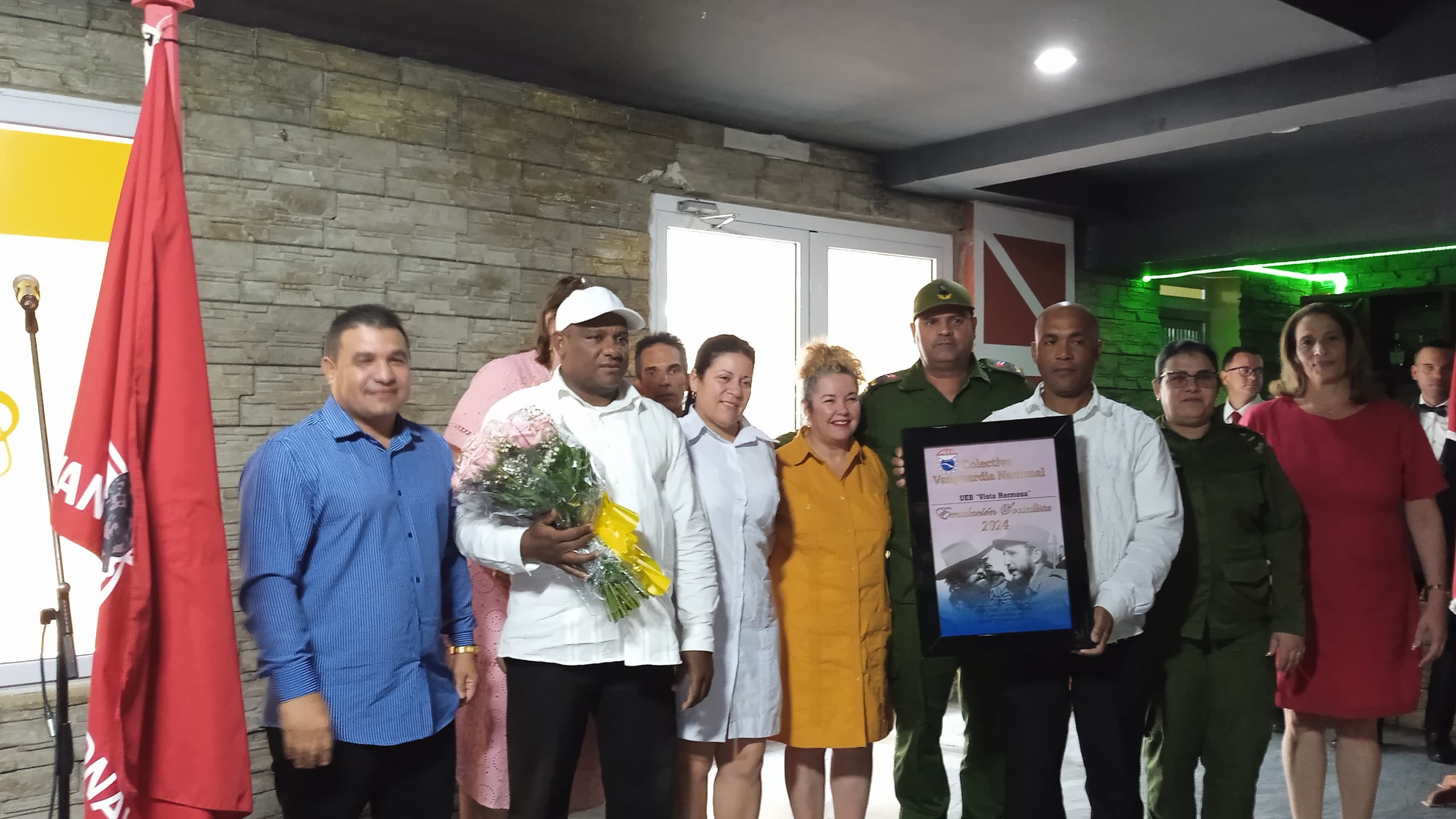 Reciben bandera de Vanguardia Nacional colectivos villaclareños del Comercio, la Gastronomía y los Servicios 