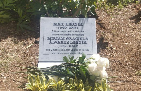 Depositan en La Habana los restos del periodista Max Lesnik