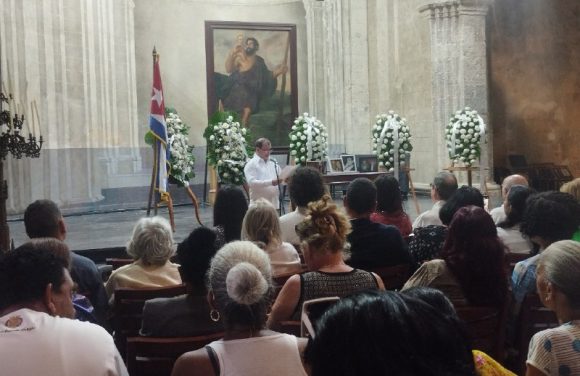 Depositan en La Habana los restos del periodista Max Lesnik