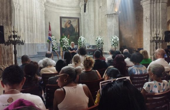 Depositan en La Habana los restos del periodista Max Lesnik