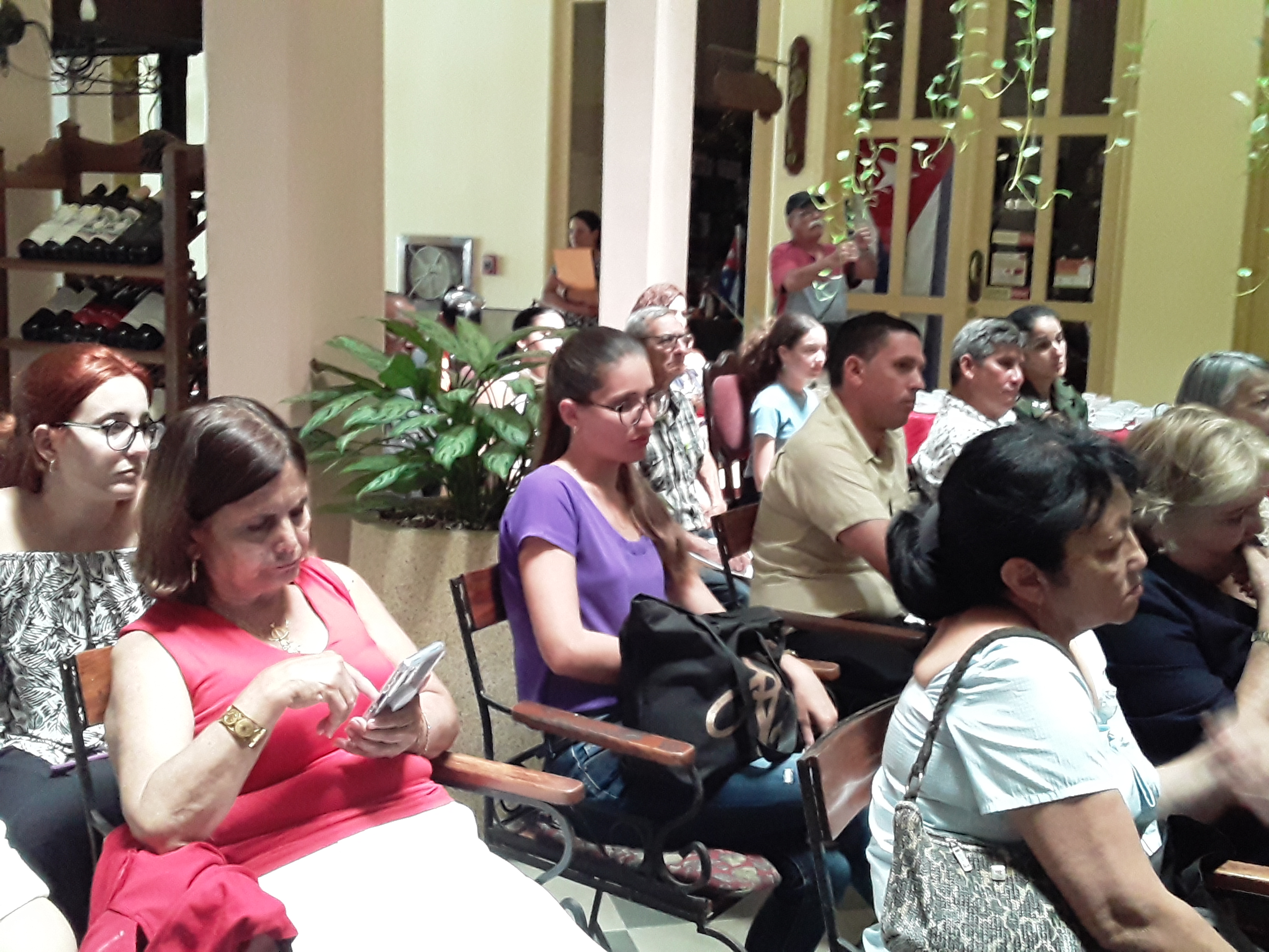 Convocan al Festival " Casa de Cristal"