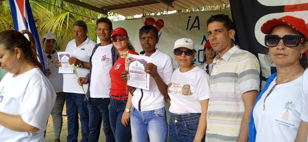 Desfile en Lutgardita, Quemado de Güines, en saludo al Primero de Mayo