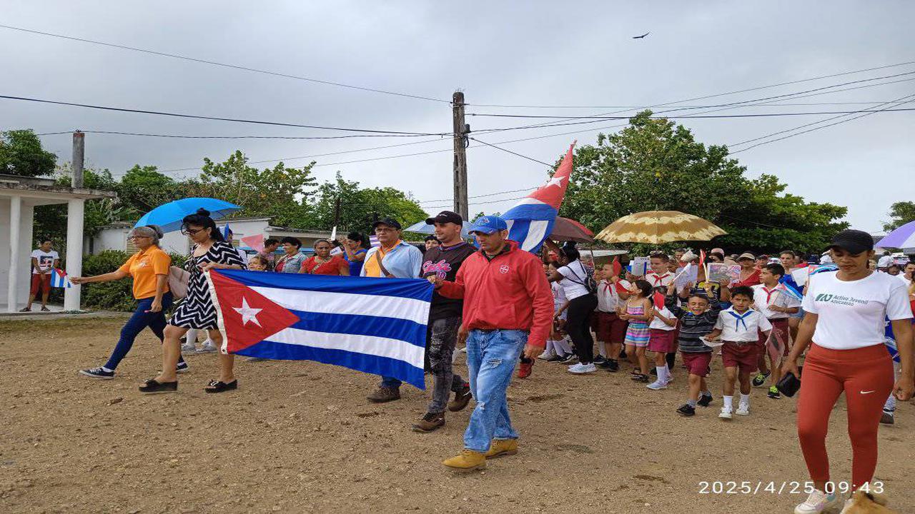 Realizan desfiles proletarios en poblados villaclareños
