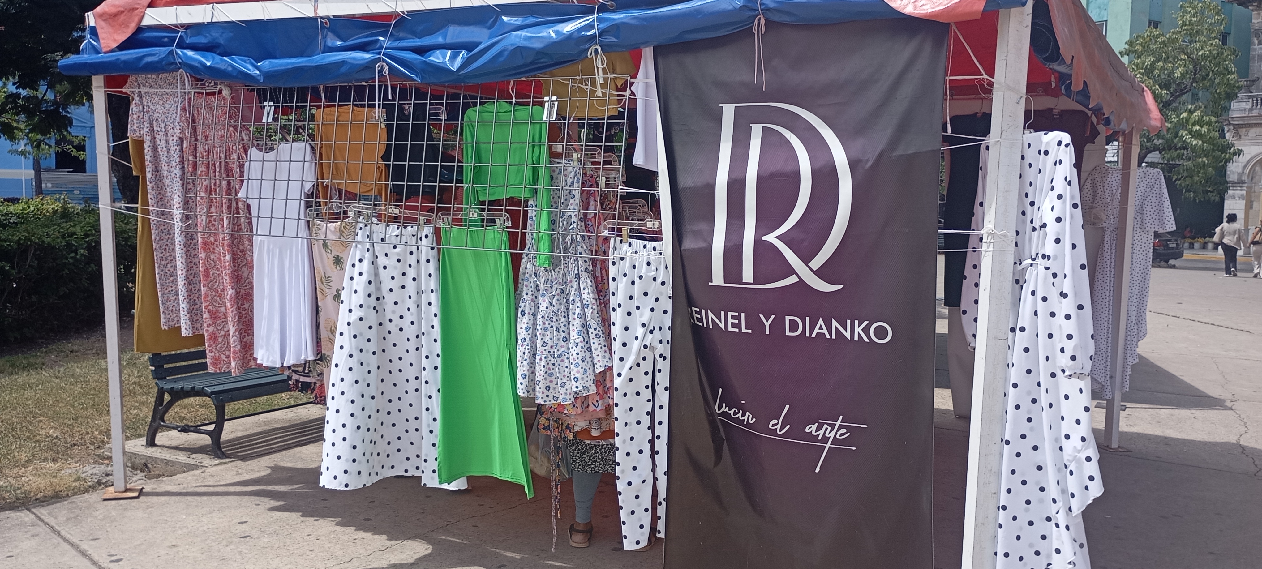 Diseños de Reinel y Dianko permanecerán todo el verano en el Parque Vidal de Santa Clara