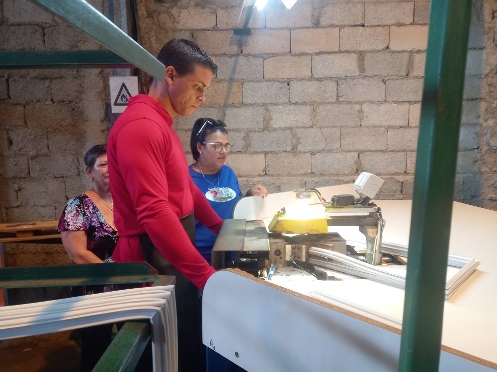 inpud3 Recorren máximas autoridades de Villa Clara industrias del territorio