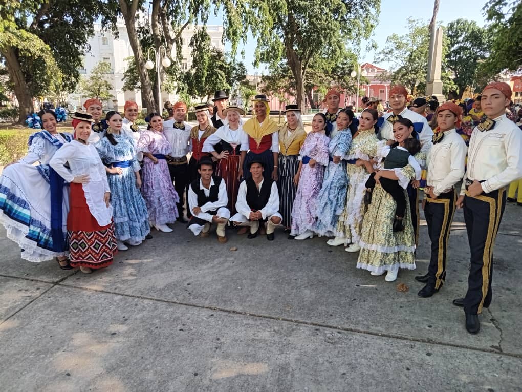 Experiencias del Cuerpo de Baile Canario Rumores del Teide de Santa Clara en el FolkDanza 2025