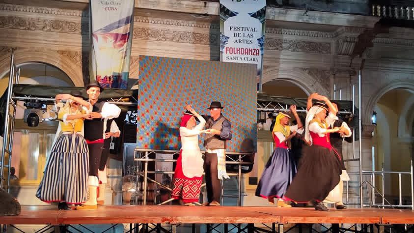 Experiencias del Cuerpo de Baile Canario Rumores del Teide de Santa Clara en el FolkDanza 2025