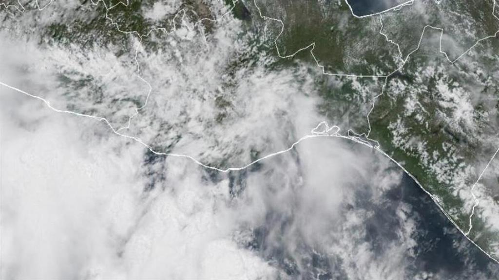 Tormenta tropical Erin se mueve hacia el oeste y se fortalecerá