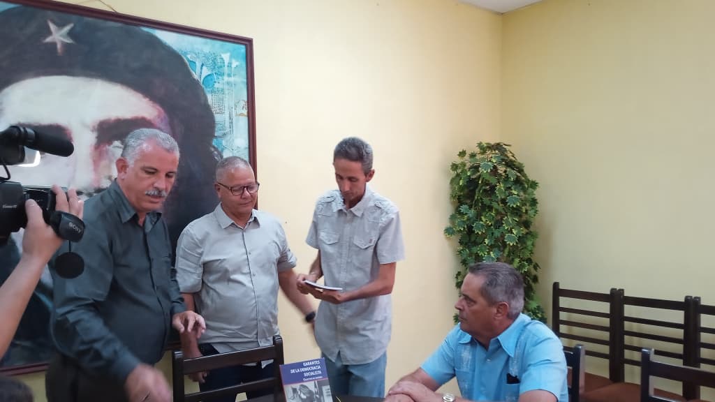 Homenaje a Fidel: Consejo Electoral presenta libro en saludo al cumpleaños del Líder de la Revolución cubana