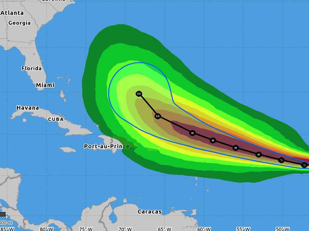 Tormenta Erin aumenta velocidad de sus vientos