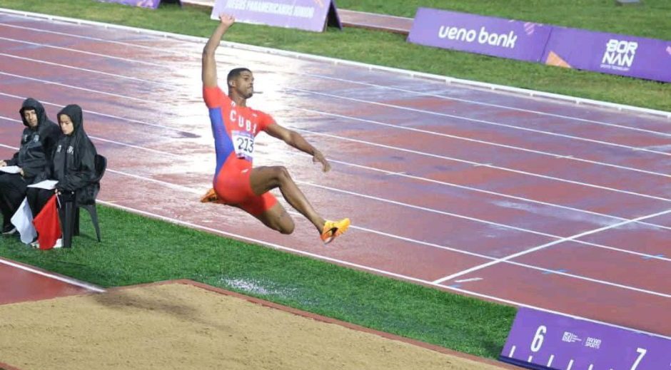 Asunción 2025: Aniel Molina vence a la lluvia y al frío en el salto largo
