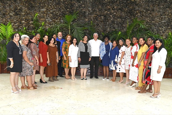 Díaz-Canel encabeza condecoración a mujeres destacadas próximo al 65 aniversario de la FMC