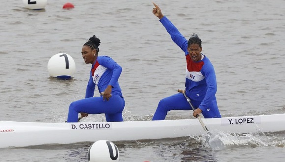 Canotaje cubano pinta de oro la Bahía de Asunción