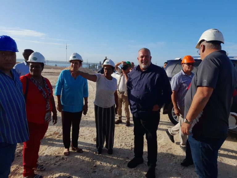 Manuel Marrero Cruz chequea obras en zona industrial de Matanzas