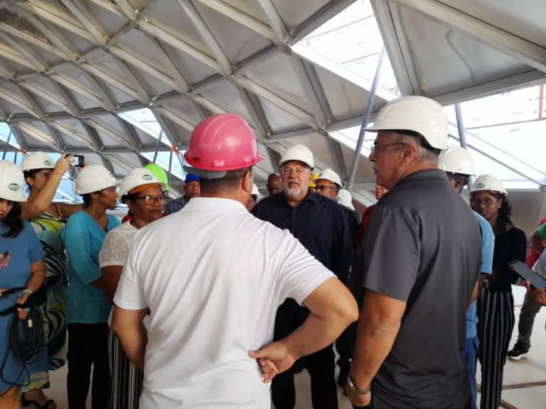 Manuel Marrero Cruz chequea obras en zona industrial de Matanzas