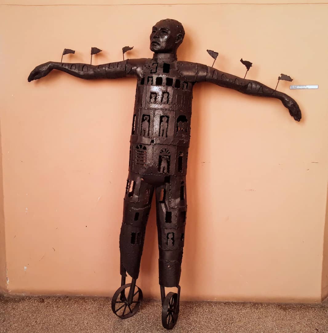 "Espacio maestro": una muestra intergeneracional de escultores