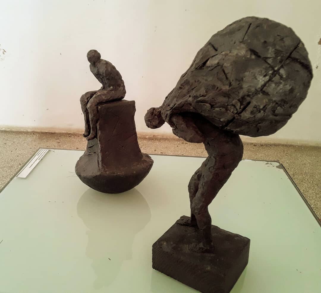 "Espacio maestro": una muestra intergeneracional de escultores