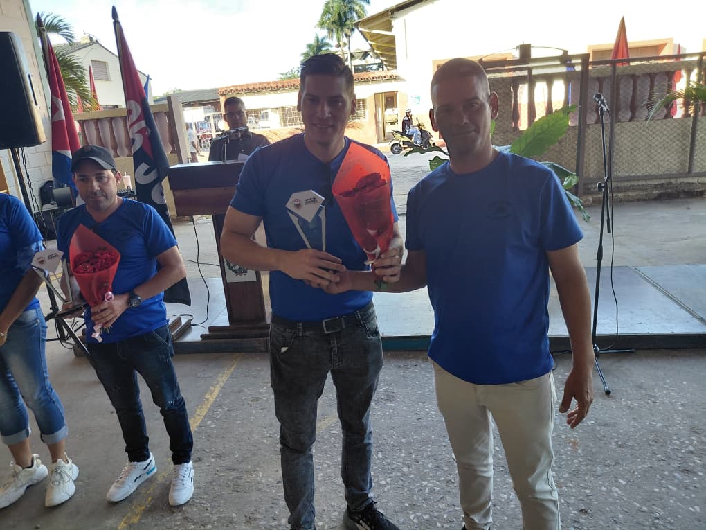 Reconocen a constructores villaclareños en su día