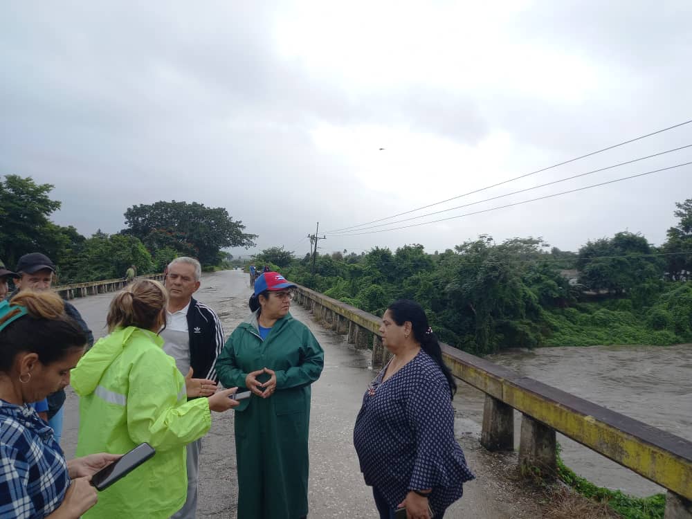 Villa Clara: continúan inundaciones en comunidades; máximas autoridades indican proteger la población