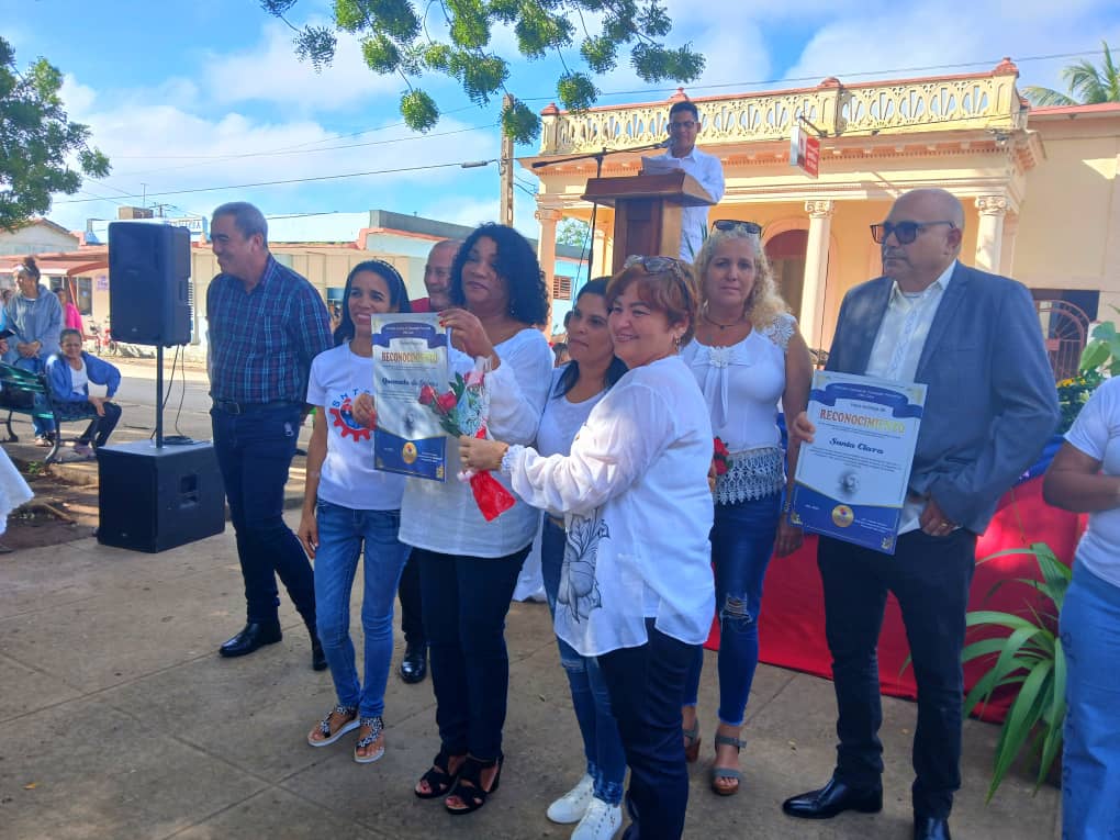 Celebró Villa Clara acto provincial por el Día del Educador