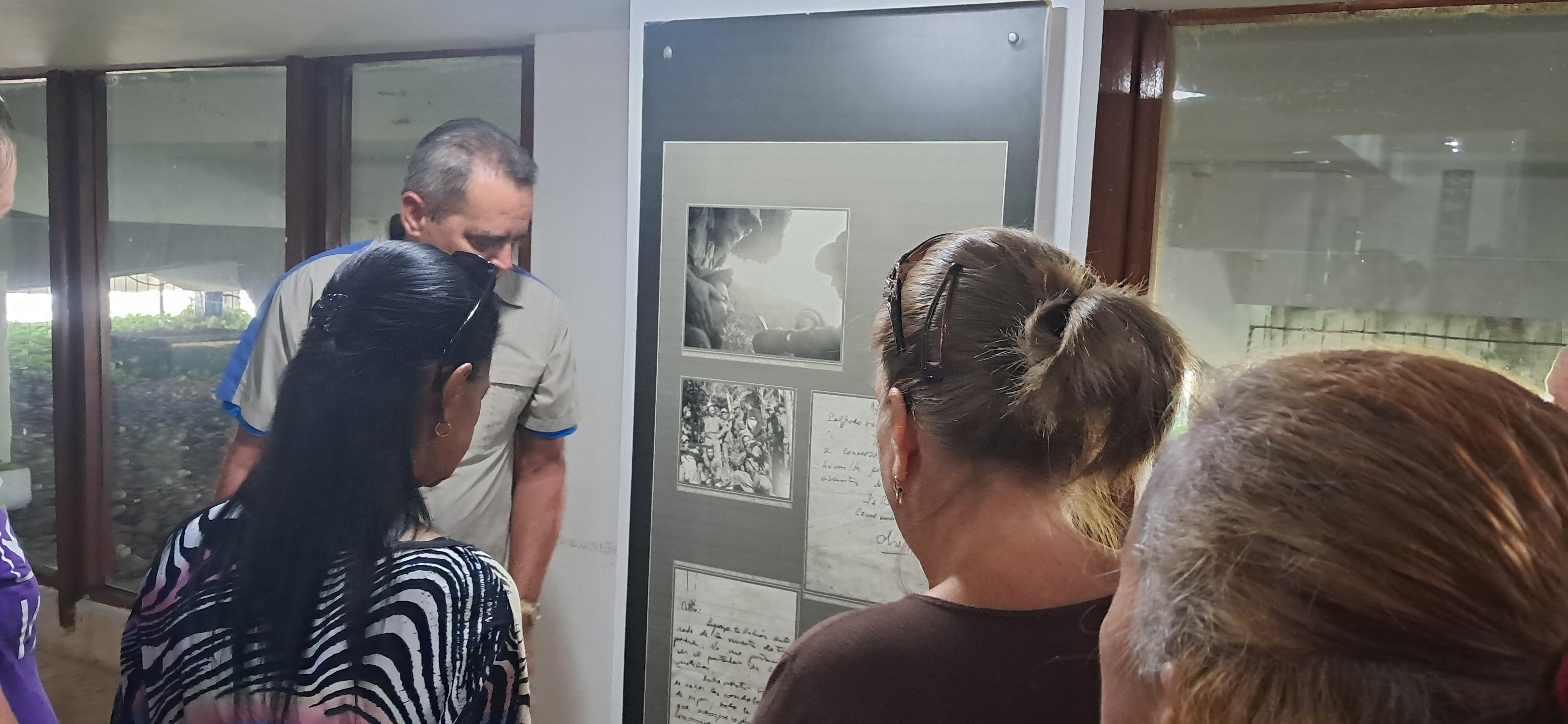 Rinden tributo al Che trabajadores villaclareños del Instituto Cubano de Amistad con los Pueblos
