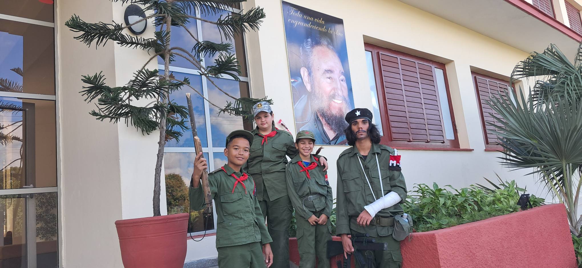 Realizan pioneros tomas simbólicas en homenaje a la Batalla de Santa Clara en su aniversario 67