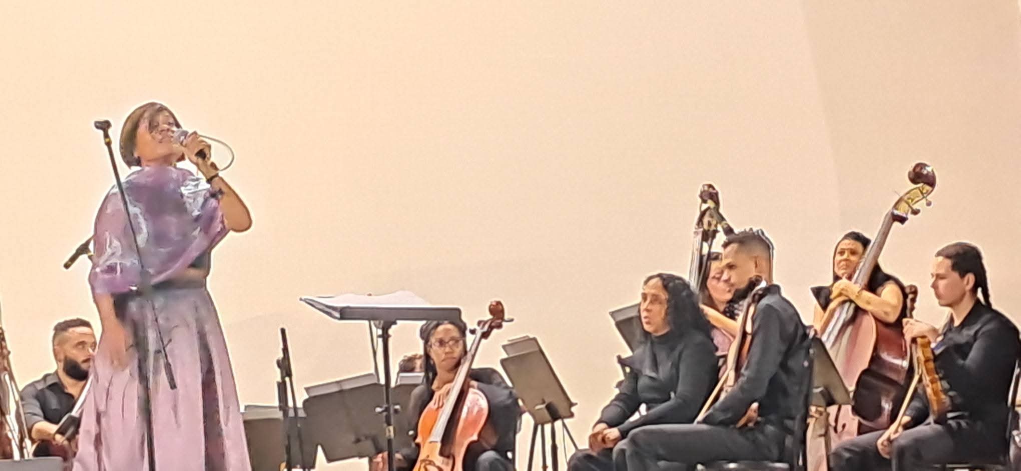 Orquestas Sinfónica de Villa Clara junto a Vionaika Martínez y otros artistas protagoniza  concierto para despedir este 2025