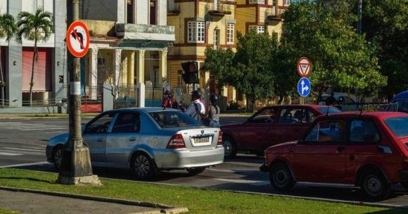 Ministro de Transporte aclara sobre empresas que comercializarán vehículos en Cuba