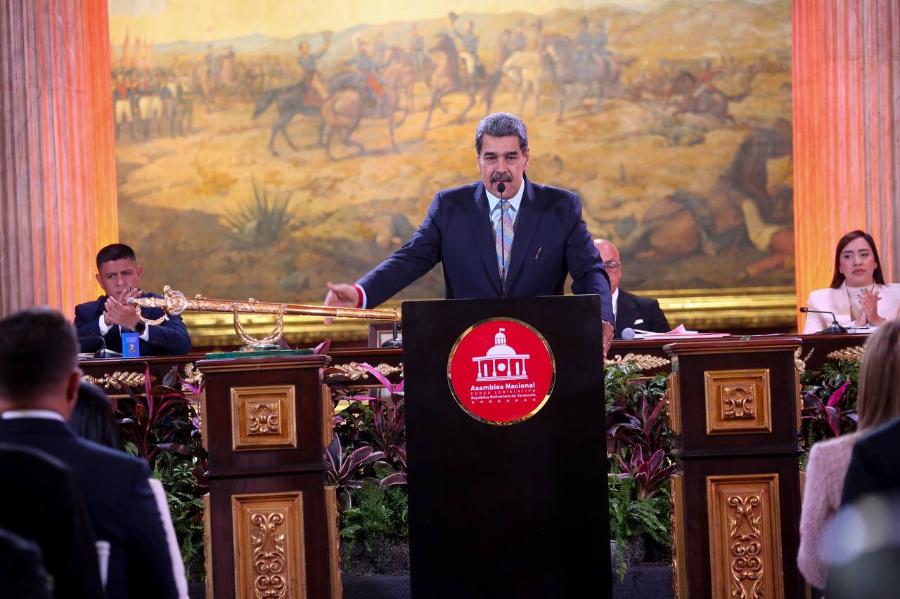 Presenta Nicolás Maduro Proyecto de Reforma Constitucional en Venezuela