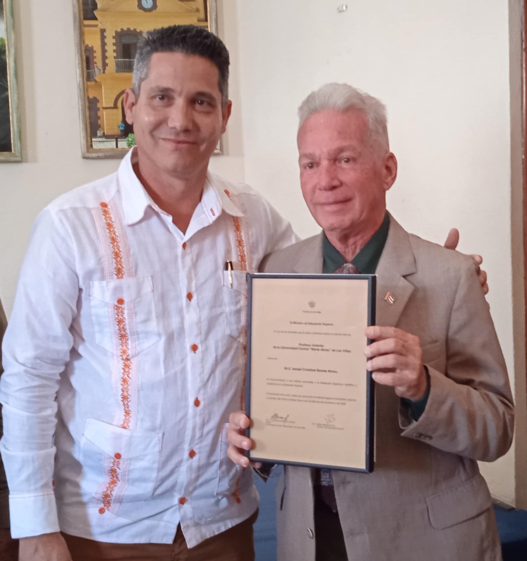 Confiere Universidad Central la distinción de Profesor Emérito al Dr. C. Ismael Santos