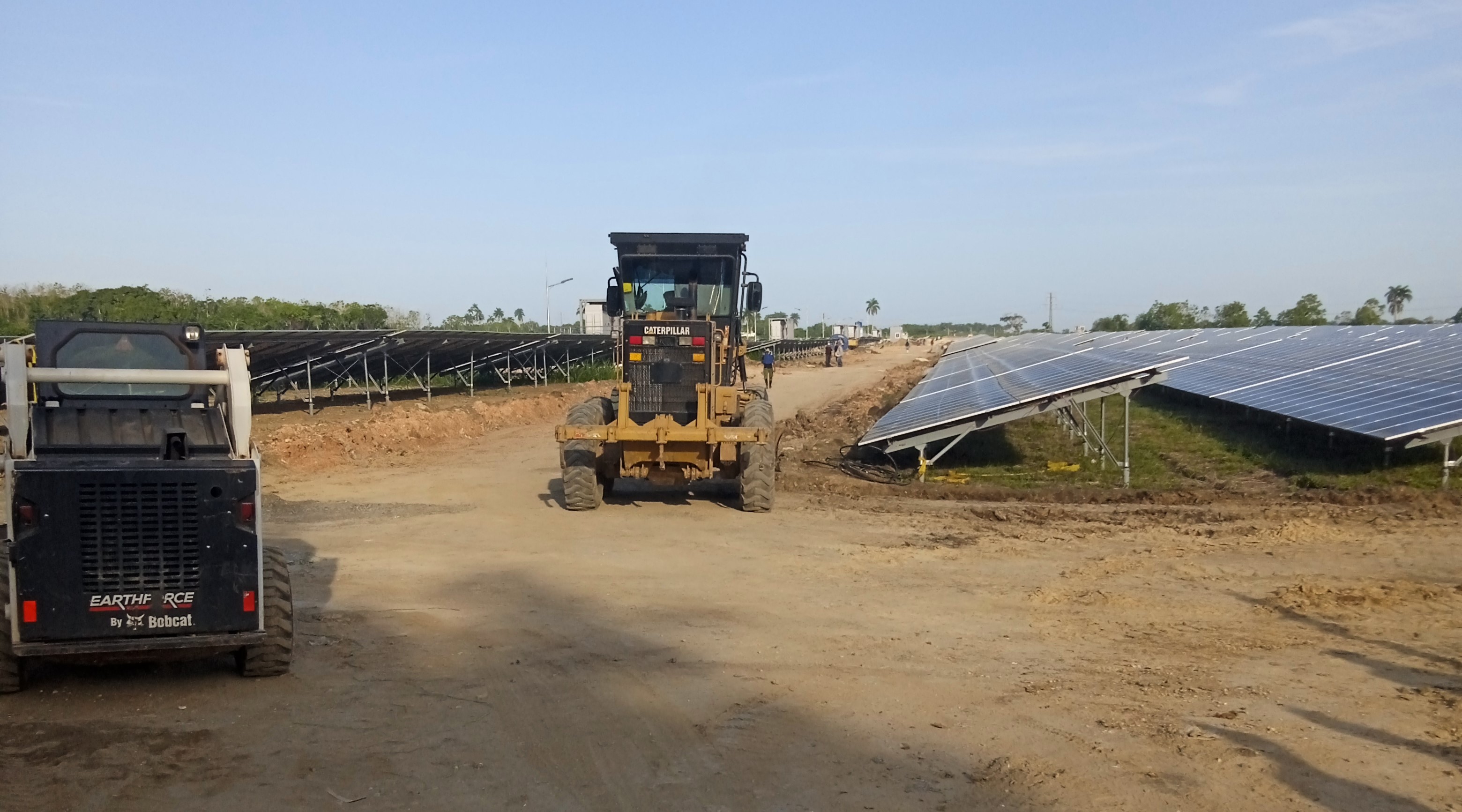 Llega brigada de refuerzo de empresas y organismos de Encrucijada para ayudar en la fase de terminación del Parque Solar Fotovoltaico de Calabazar de Sagua