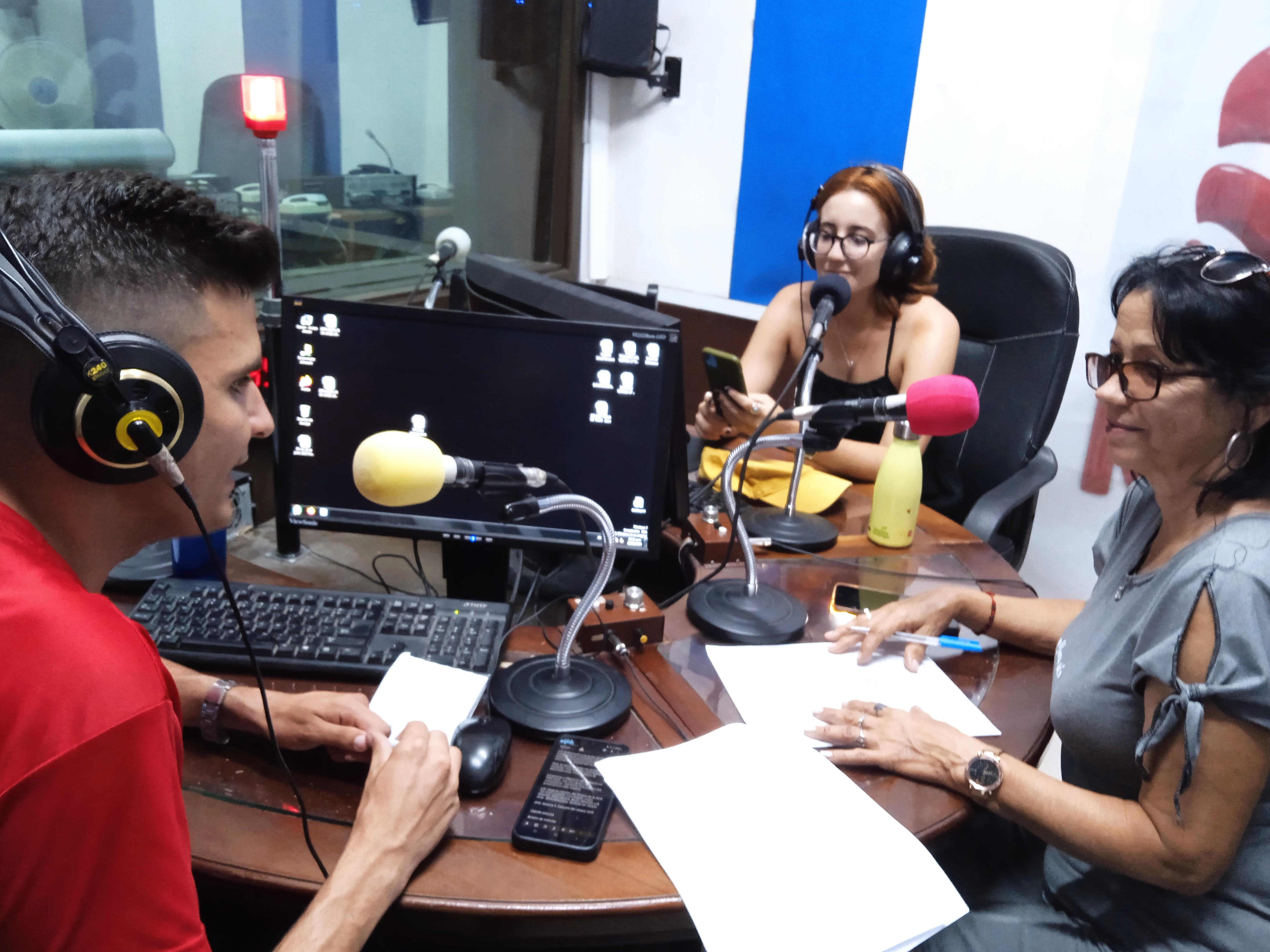 Jóvenes locutores conducen espacios de la programación de verano Siempre joven