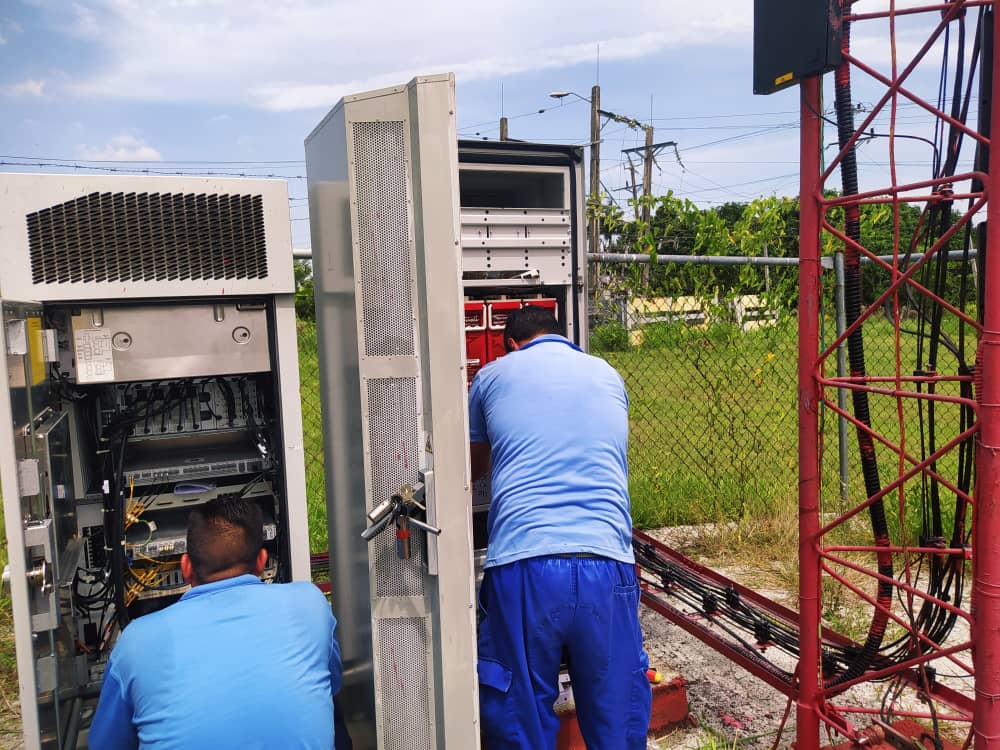 Instala ETECSA en Villa Clara nuevos bancos de baterías para radio bases de la telefonía móvil