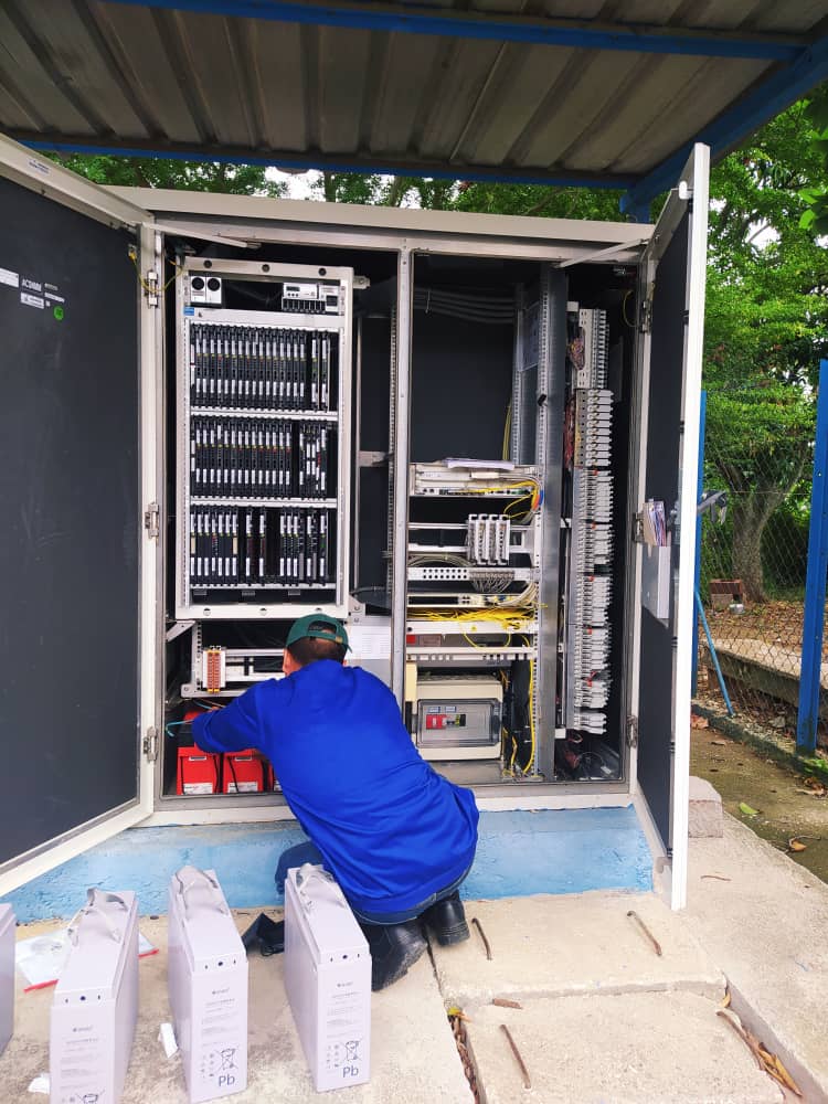 Instala ETECSA en Villa Clara nuevos bancos de baterías para radio bases de la telefonía móvil