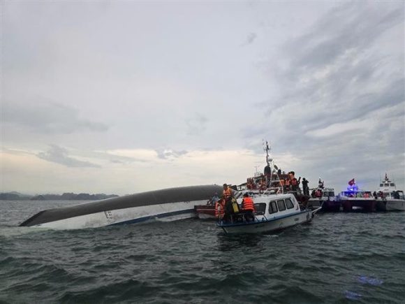 Embarcación turística naufraga en Vietnam dejando al menos 34 fallecidos